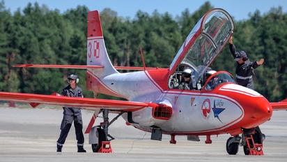 3H2009 - Poland - Air Force: White & Red Iskras PZL TS-11 Iskra