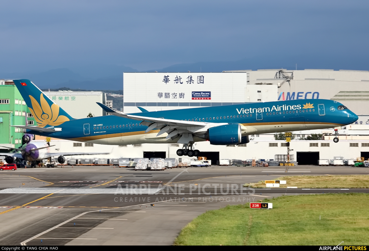 Vietnam Airlines VN-A892 aircraft at Taipei - Taoyuan Intl