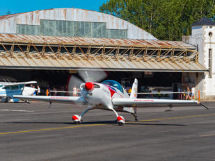 EC-KFV - Real Aero Club de España Extra 200