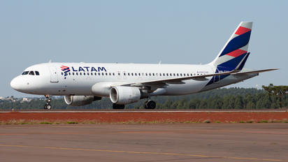 PR-TYH - TAM Airbus A320