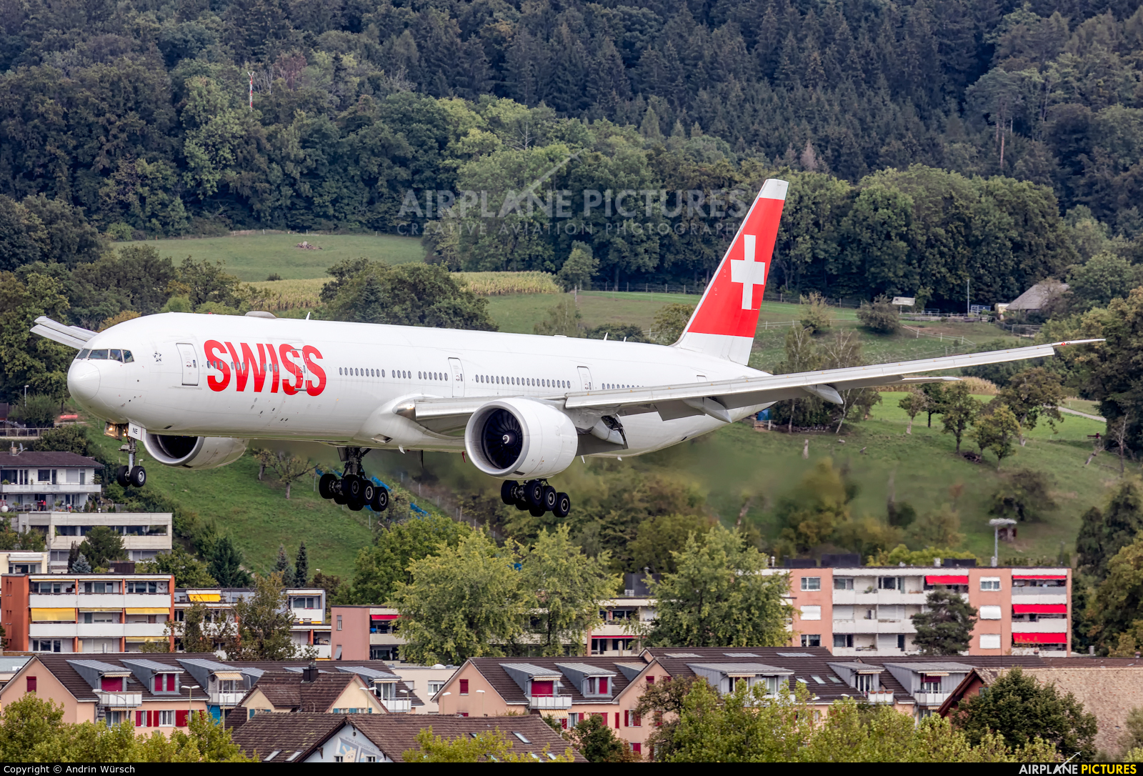 Swiss HB-JNE aircraft at Zurich