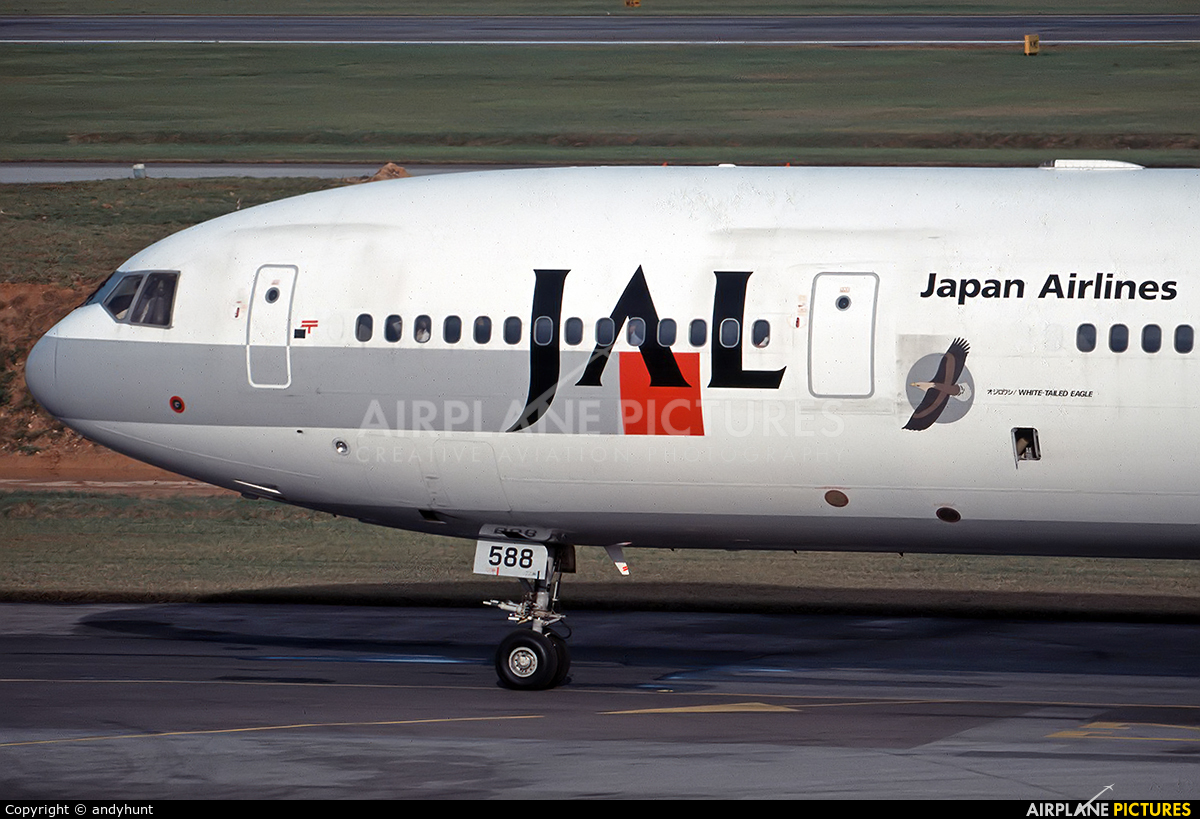 JAL - Japan Airlines JA8588 aircraft at Singapore - Changi