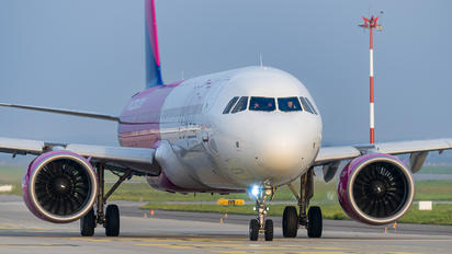 HA-LVF - Wizz Air Airbus A321 NEO