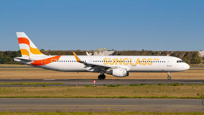 OY-TCE - Sunclass Airlines Airbus A321