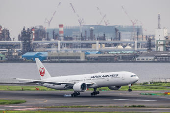 JA731J - JAL - Japan Airlines Boeing 777-300ER