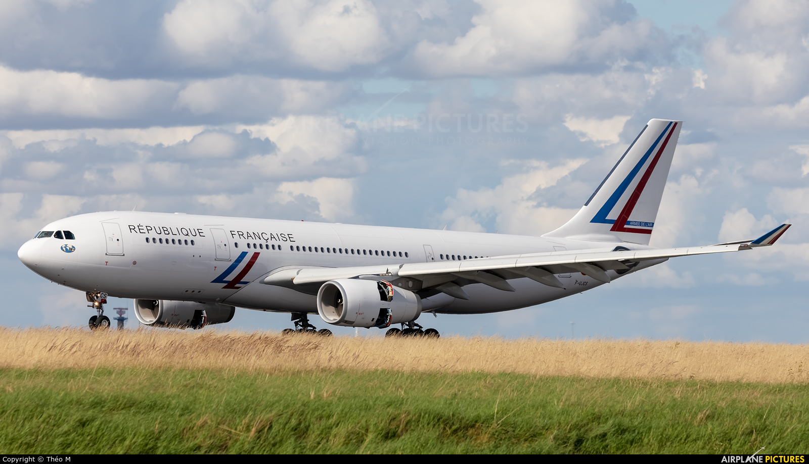 France - Government F-UJCS aircraft at Paris - Charles de Gaulle