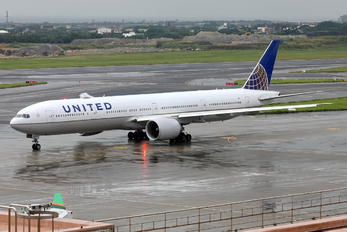 N2645U - United Airlines Boeing 777-300ER