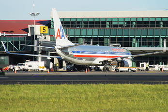 N876NN - American Airlines Boeing 737-800