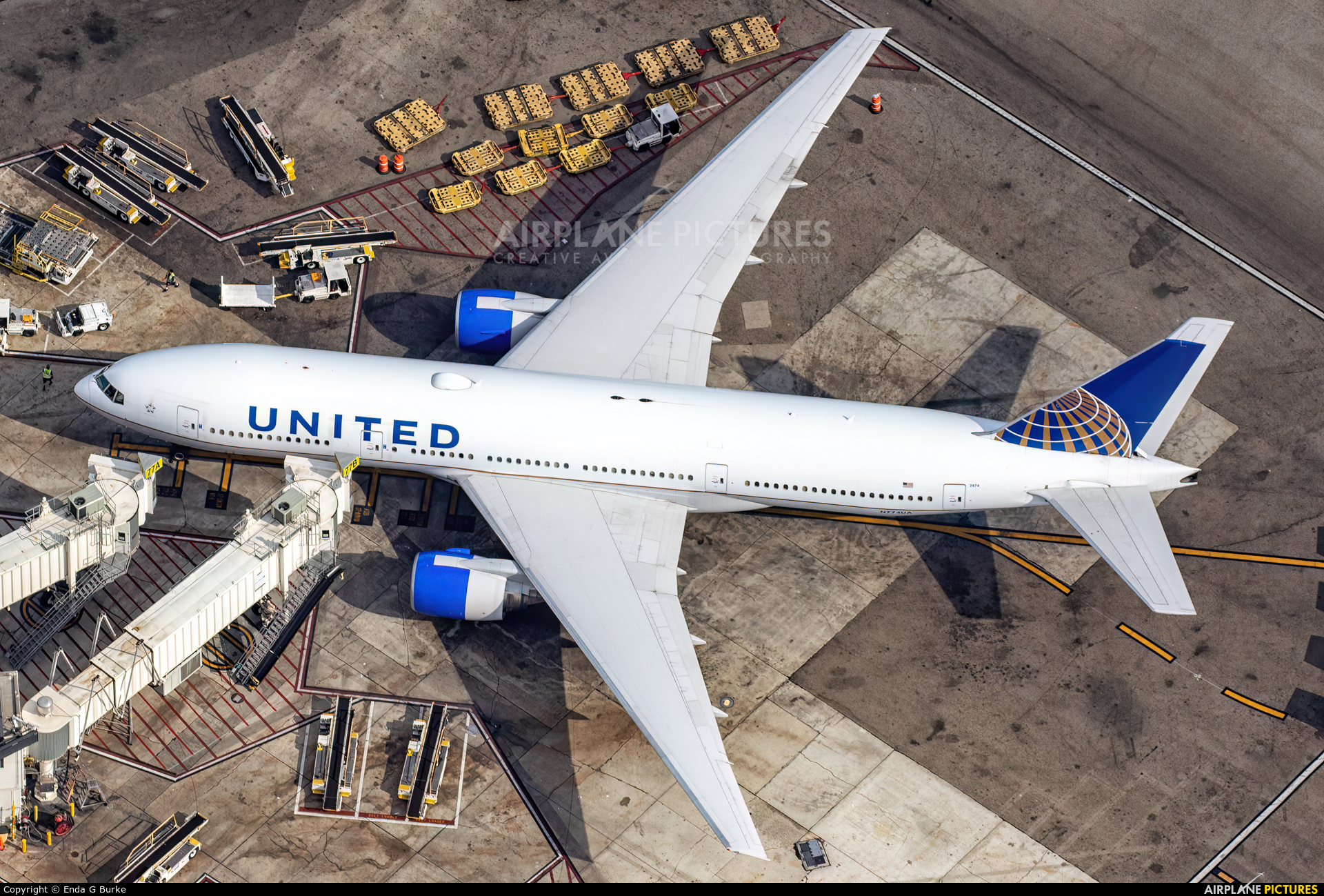 United Airlines N774UA aircraft at Los Angeles Intl