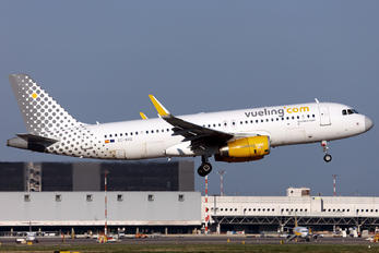 EC-MXG - Vueling Airlines Airbus A320