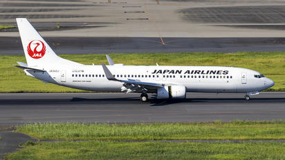 JA342J - JAL - Japan Airlines Boeing 737-800