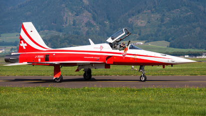 J-3085 - Switzerland - Air Force:  Patrouille de Suisse Northrop F-5E Tiger II