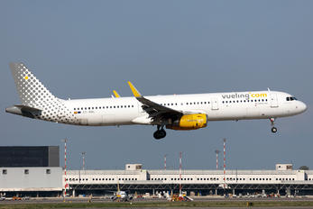 EC-MQL - Vueling Airlines Airbus A321