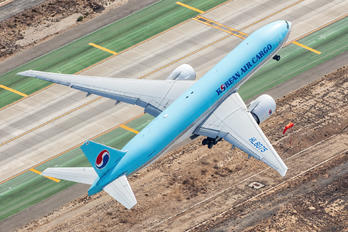 HL8075 - Korean Air Cargo Boeing 777F