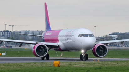 HA-LXI - Wizz Air Airbus A321