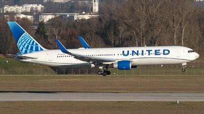 N659UA - United Airlines Boeing 767-300ER