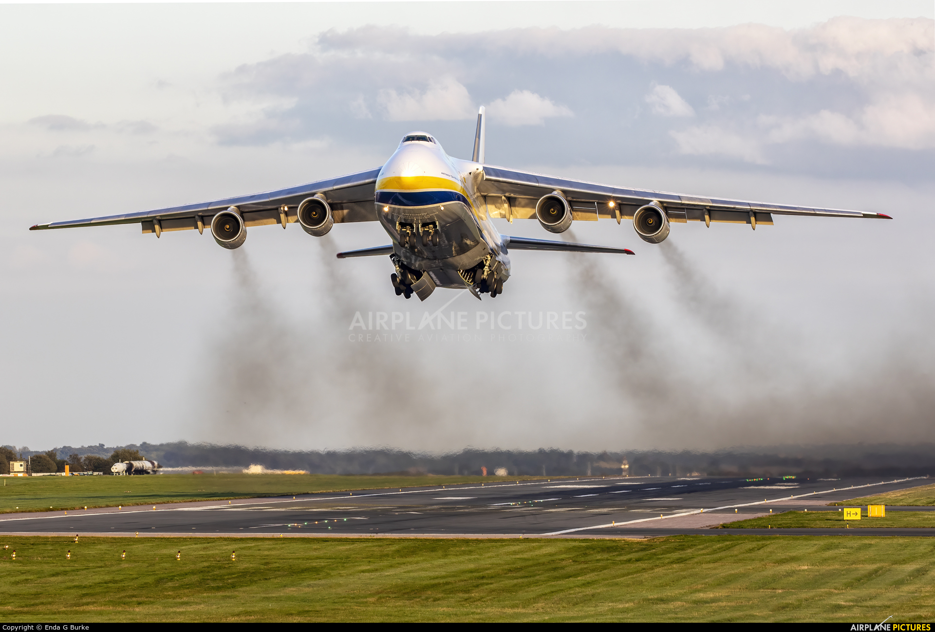 Antonov Airlines /  Design Bureau UR-82072 aircraft at East Midlands