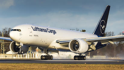 D-ALFH - Lufthansa Boeing 777F