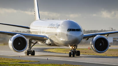 D-ALFH - Lufthansa Boeing 777F