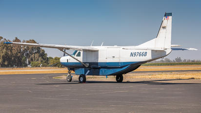N9766B - Redding Air Service Cessna 208B - Super Cargomaster