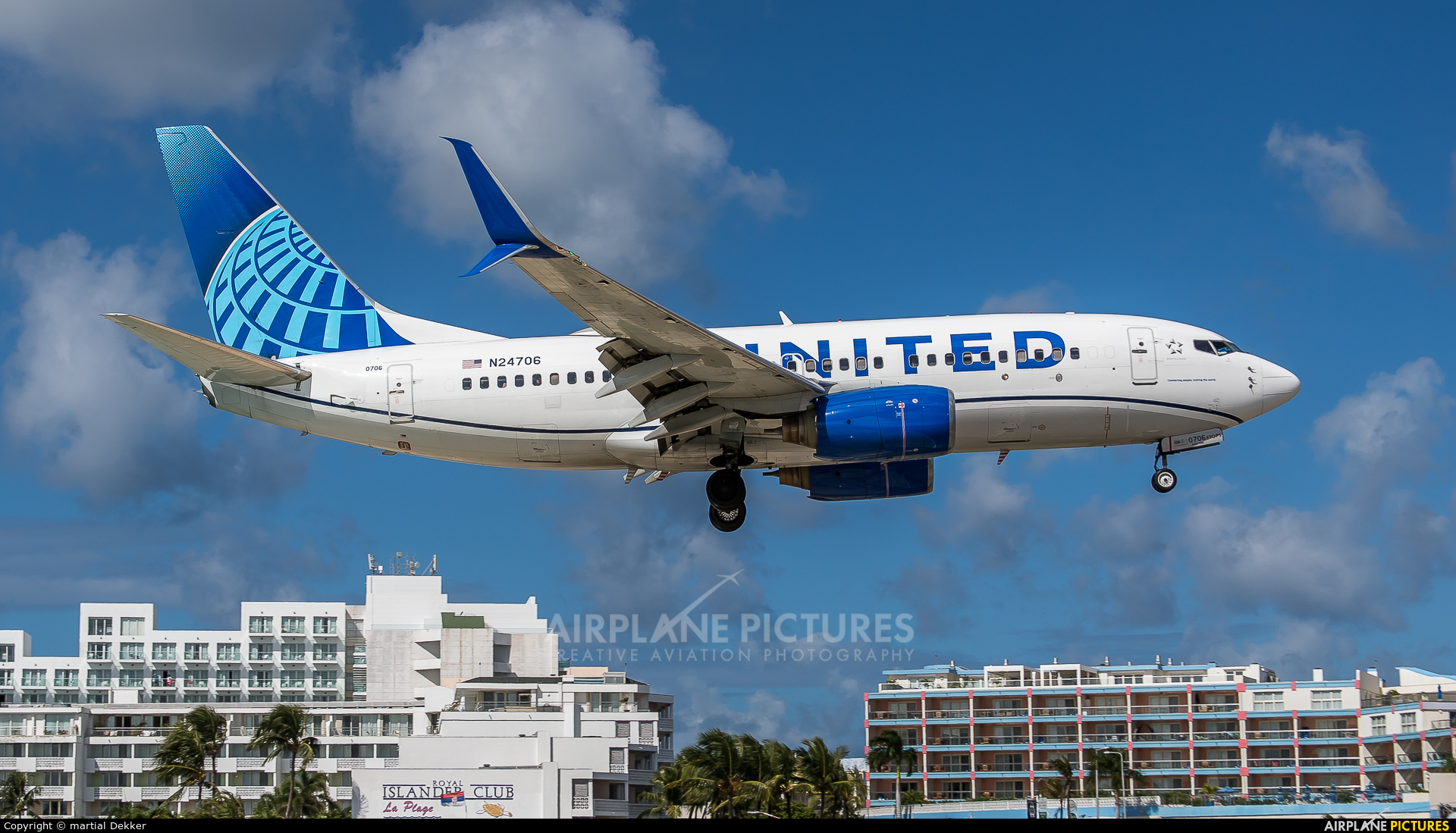 United Airlines N24706 aircraft at Sint Maarten - Princess Juliana Intl