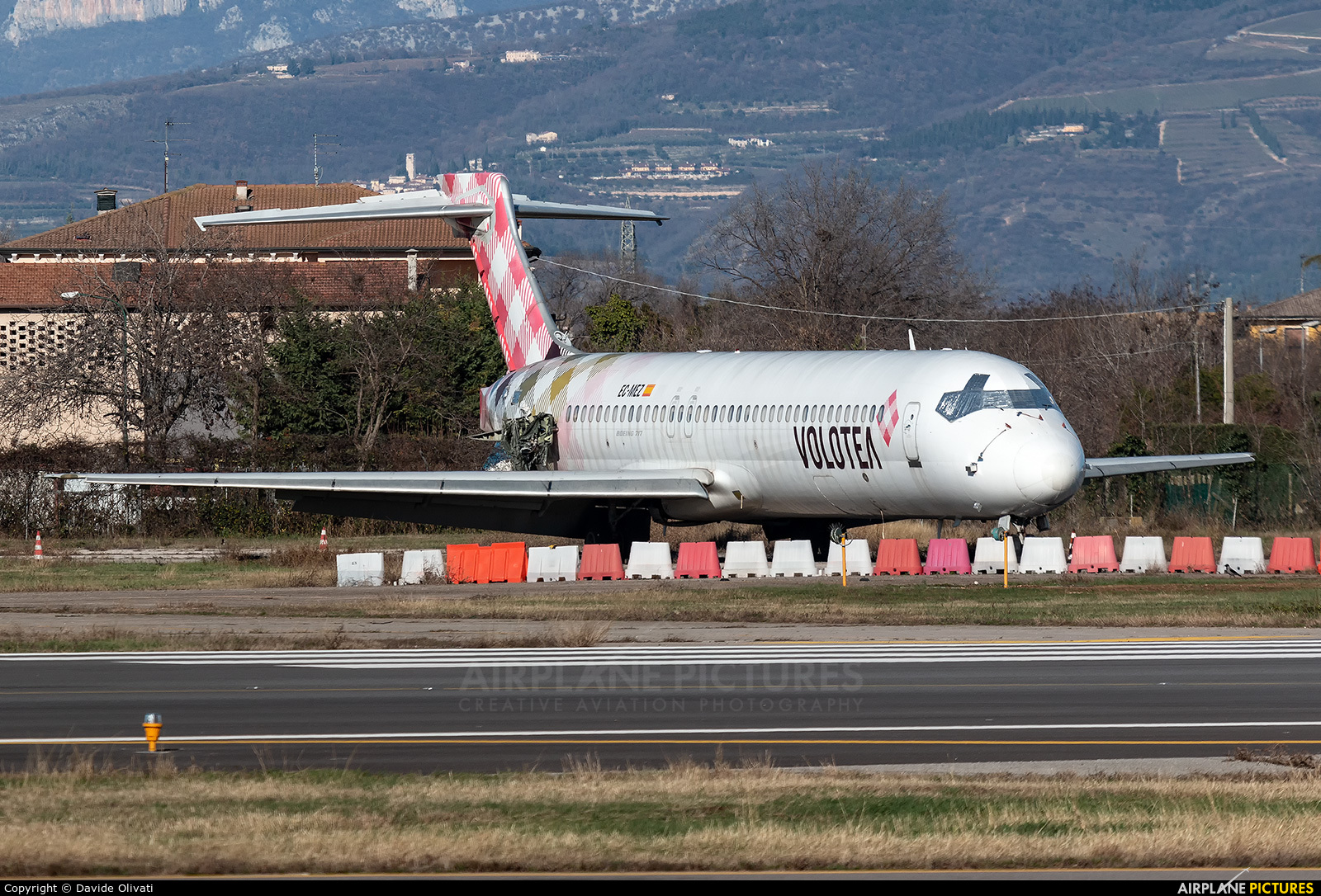 Volotea Airlines EC-MEZ aircraft at Verona - Villafranca
