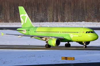 RA-73682 - S7 Airlines Airbus A319