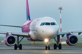 HA-LYF - Wizz Air Airbus A320