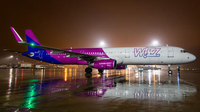 HA-LXE - Wizz Air Airbus A321