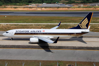 9V-MGL - Singapore Airlines Boeing 737-800