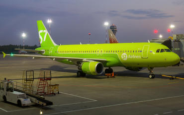 RA-73403 - S7 Airlines Airbus A320