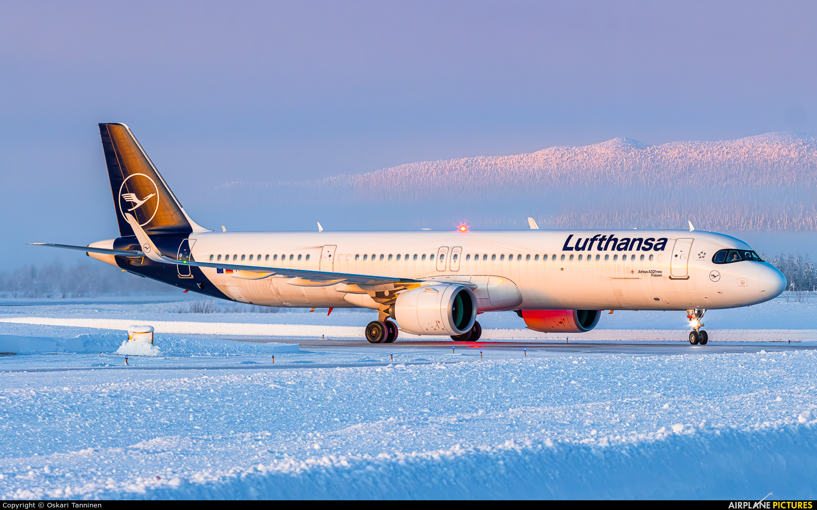 Lufthansa D-AIEJ aircraft at Kittilä