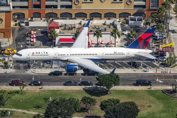 N712TW - Delta Air Lines Boeing 757-200
