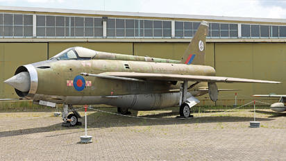 XN730 - Royal Air Force English Electric Lightning F.2A