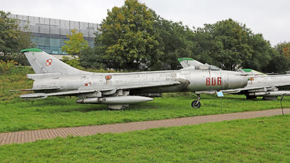 806 - Poland - Air Force Sukhoi Su-7BKL