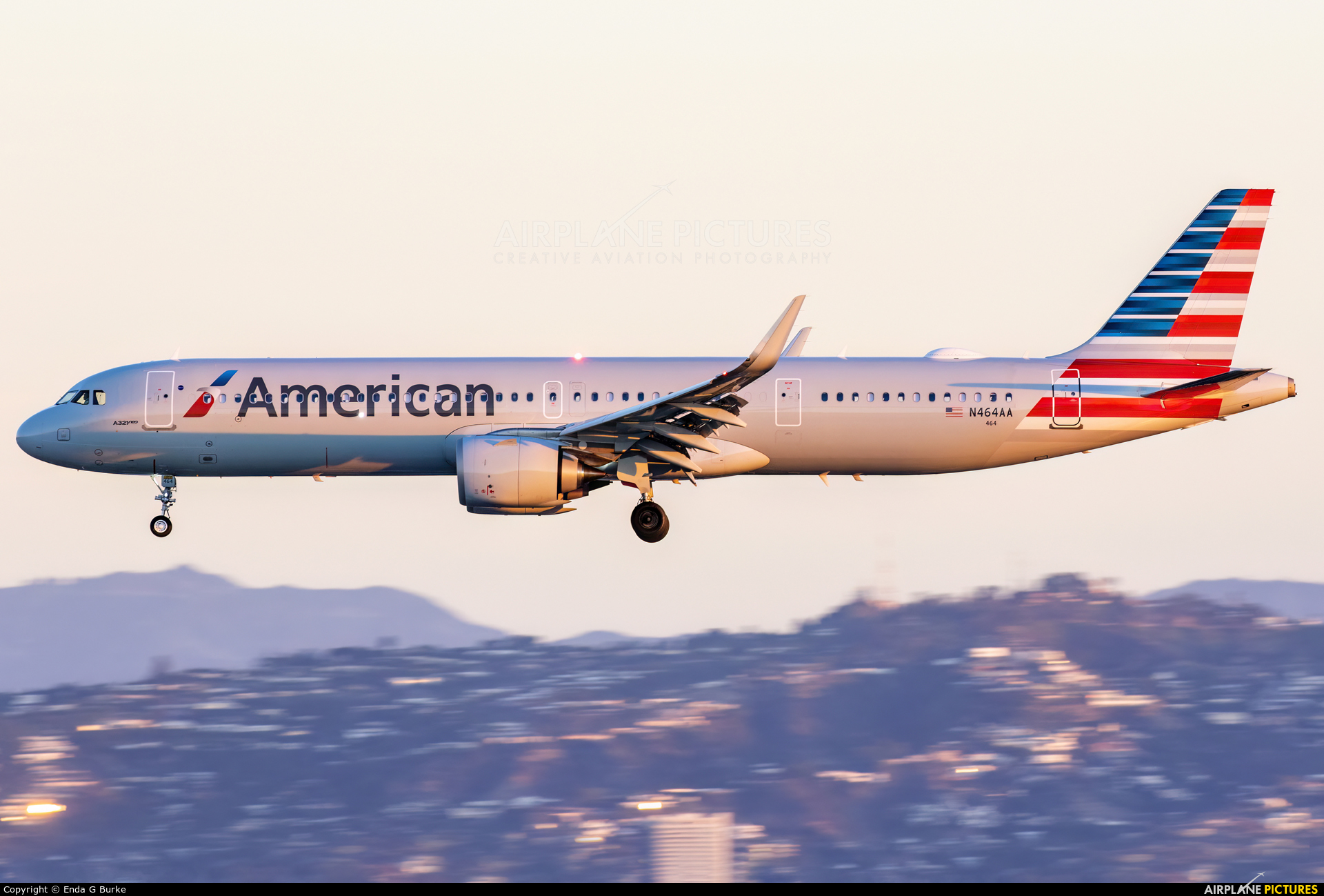 American Airlines N464AA aircraft at Los Angeles Intl