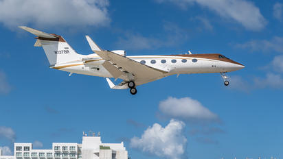 N137DR - Private Gulfstream Aerospace G-IV,  G-IV-SP, G-IV-X, G300, G350, G400, G450