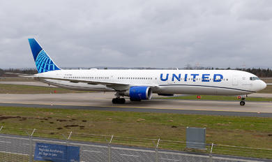 N77066 - United Airlines Boeing 767-400ER