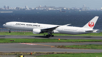 JA736J - JAL - Japan Airlines Boeing 777-300ER