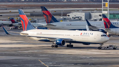 N174DN - Delta Air Lines Boeing 767-300ER