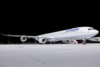 D-AIHY - Lufthansa Airbus A340-600