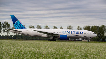N206UA - United Airlines Boeing 777-200ER
