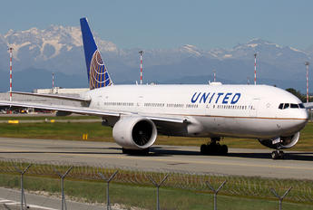N78009 - United Airlines Boeing 777-200ER