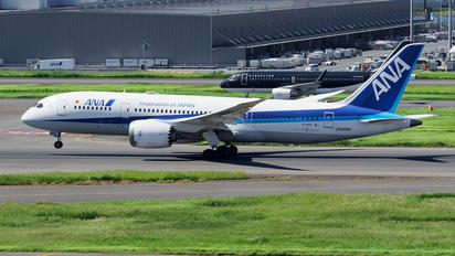 JA804A - ANA - All Nippon Airways Boeing 787-8 Dreamliner
