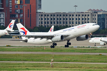B-5962 - China Eastern Airlines Airbus A330-200