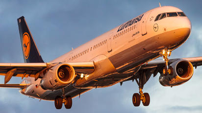 D-AISH - Lufthansa Airbus A321