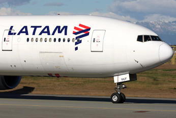 PT-MUF - LATAM Boeing 777-300ER