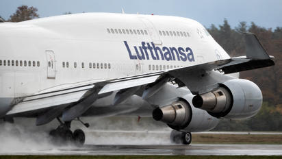 D-ABVX - Lufthansa Boeing 747-400