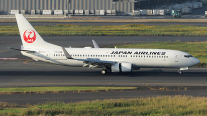 JA349J - JAL - Japan Airlines Boeing 737-800