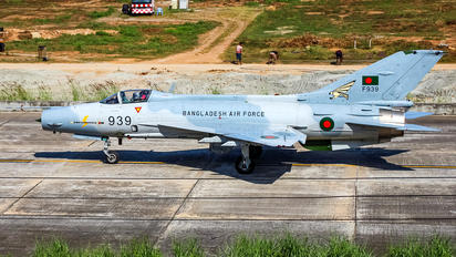 F939 - Bangladesh - Air Force Chengdu F-7BG